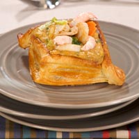 Feuilleté de langoustines, St Jacques et bisque de homard